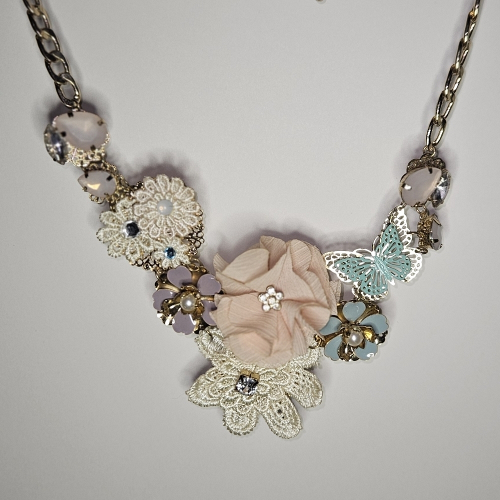 Chic Floral Necklace with Butterfly Charm